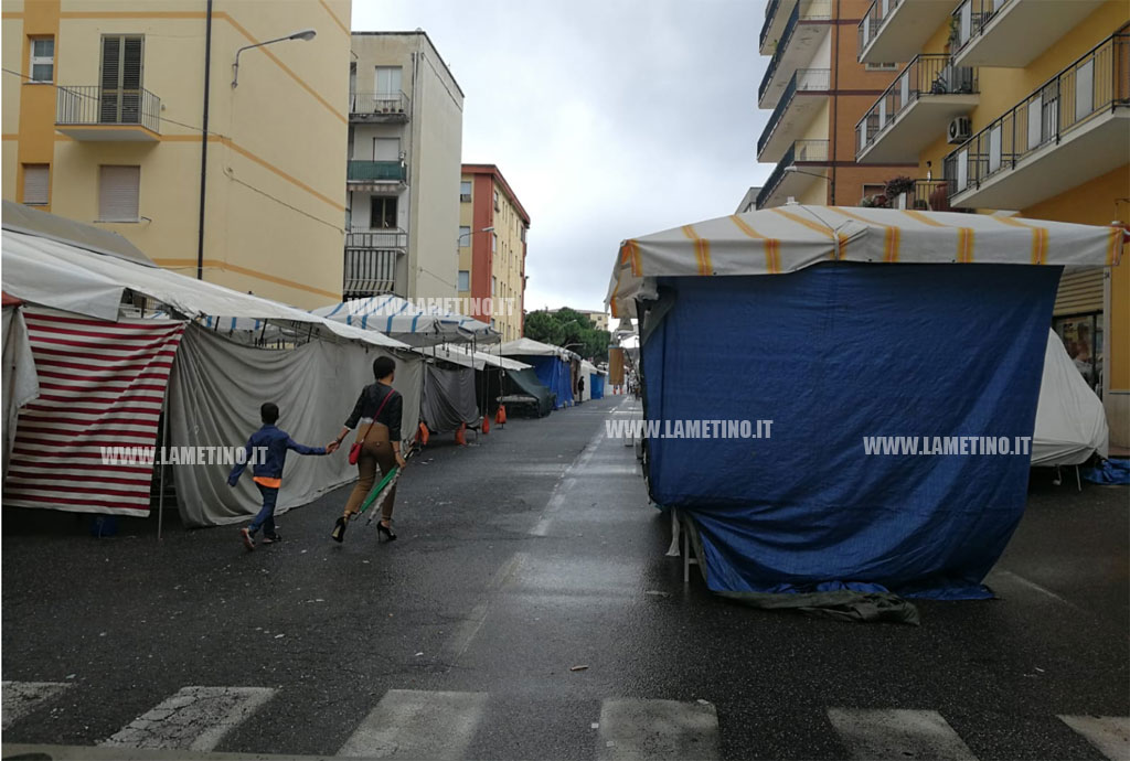 bancarella-pioggia-2018-foto-8.jpg