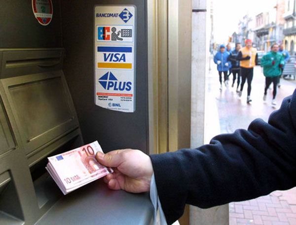 Calabria: Unicredit attiva 17 bancomat per non vedenti