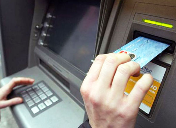 Preso a Cosenza il latitante che clonava carte di credito in Europa