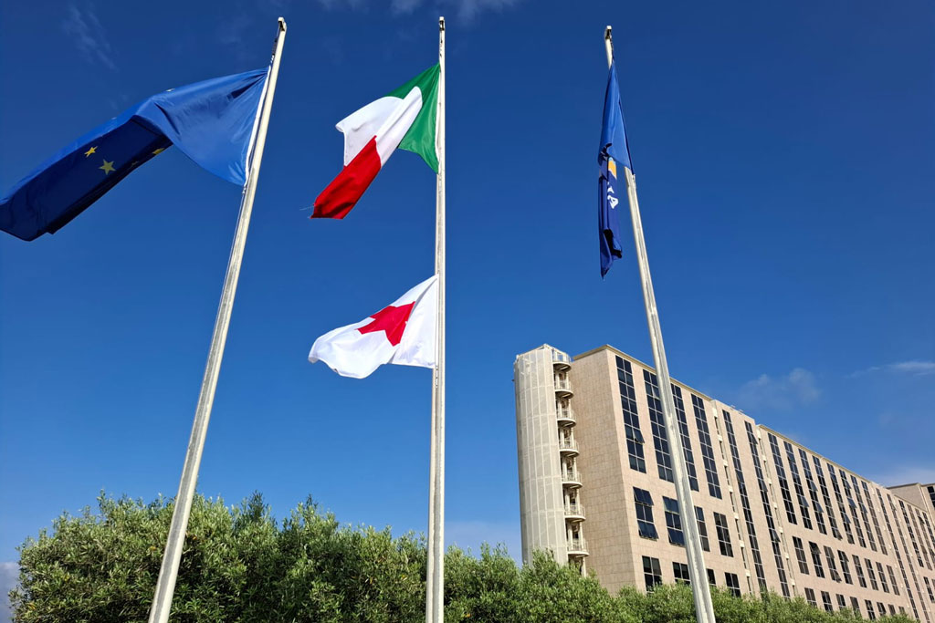 bandiera-croce-rossa_e0cf3.jpg