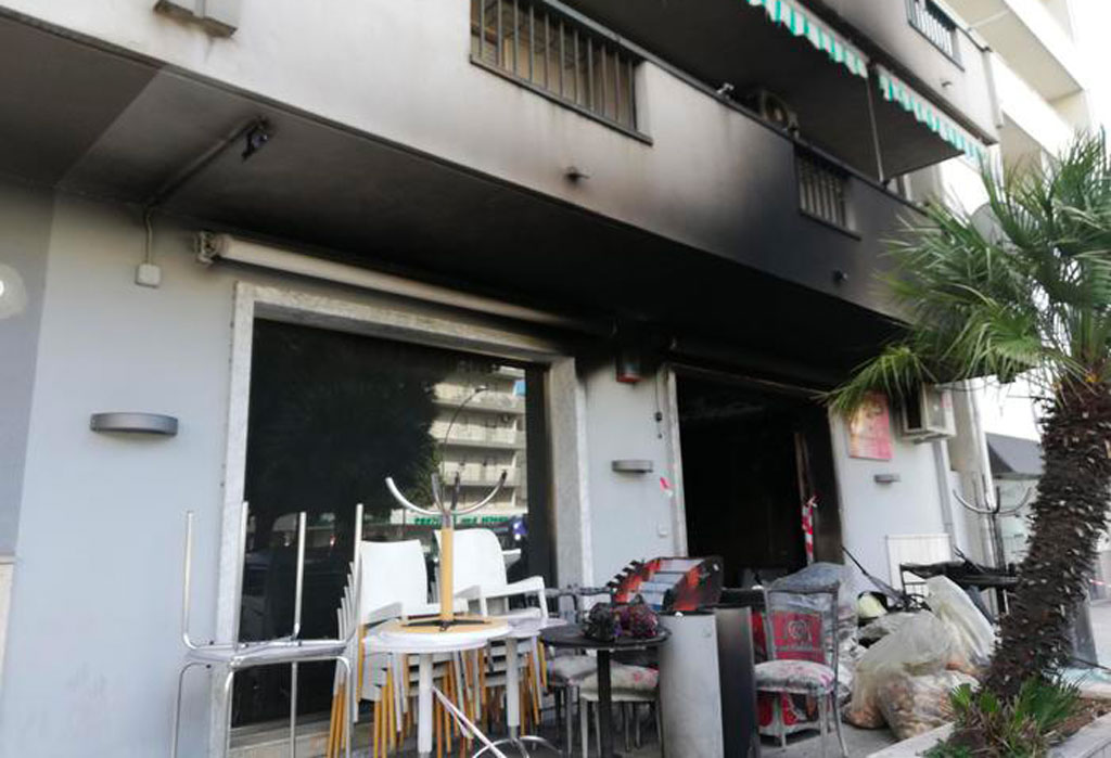 Bar distrutto da incendio a Reggio Calabria, in corso indagini sull'attentato