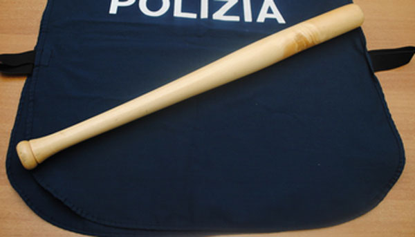 Viaggiava con mazza da baseball in auto, una denuncia a Vibo Valentia