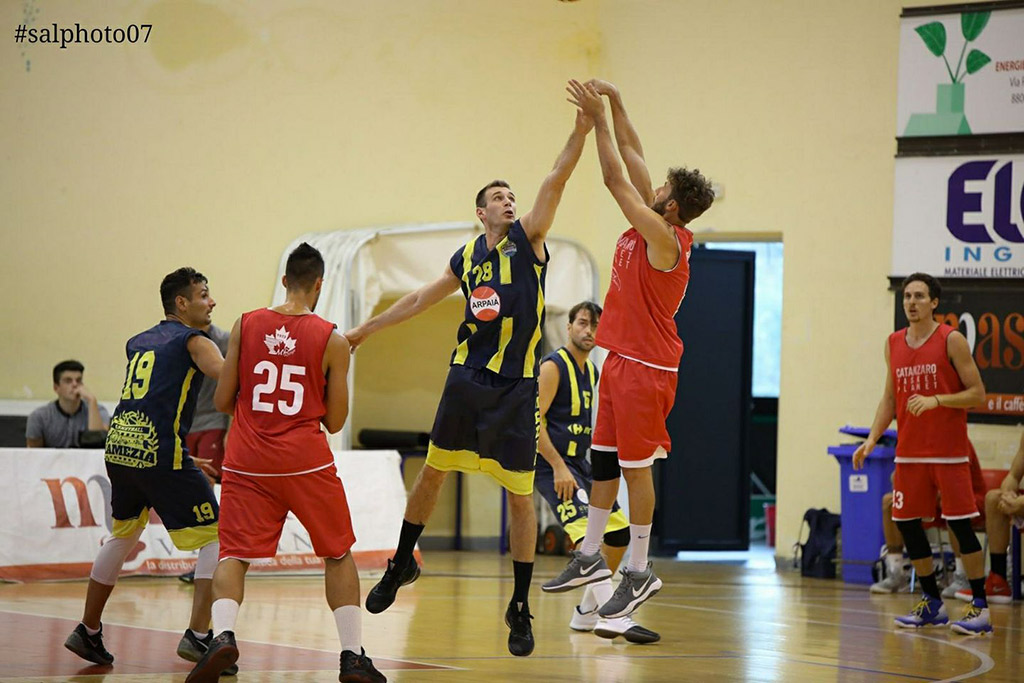 Prima amichevole per Lamezia Basket contro Catanzaro, intanto tifosi lanciano petizione per cambio orario partite