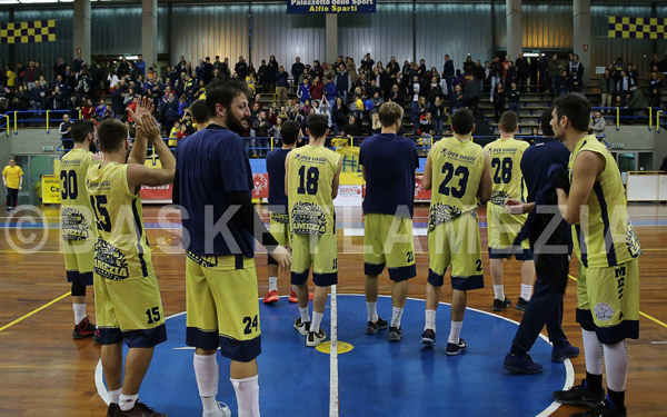 Basketball Lamezia torna in vetta alla classifica dopo vittoria contro Val Gallico