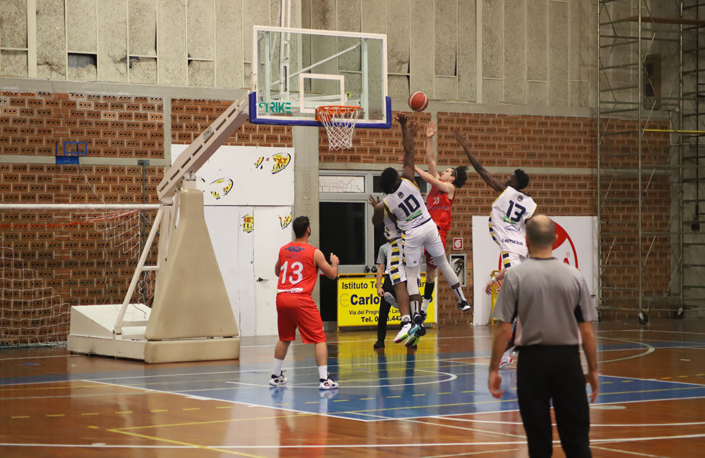 Sconfitta casalinga per il Basketball Lamezia, Rende passa al Palasparti 68-66