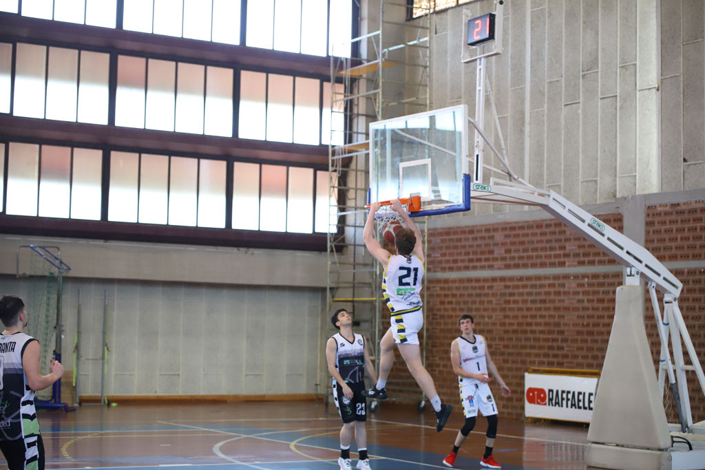 Chiude con una sconfitta il giro di gare casalinghe il Basketball Lamezia contro Sant'Antimo