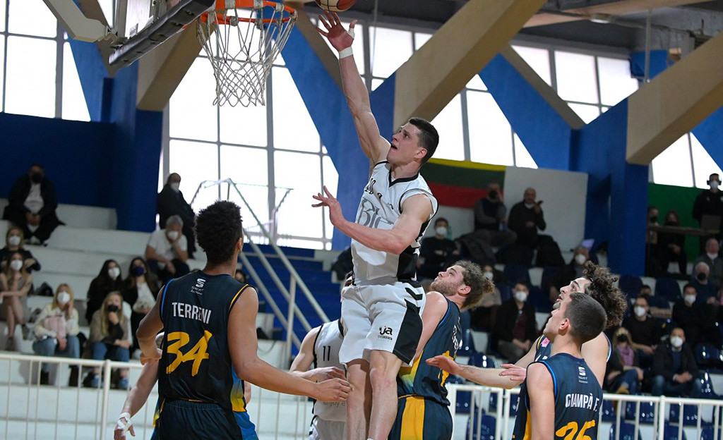 Il Basketball Lamezia batte la capolista JuveCaserta per 71 a 79 