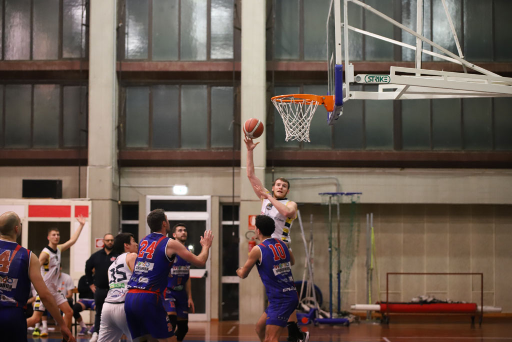 Sconfitta casalinga contro Caserta per il Basketball Lamezia