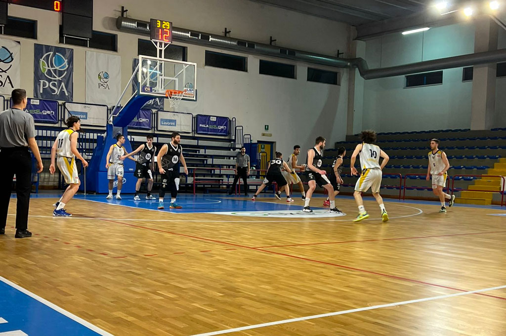 Basketball Lamezia batte Roccarainola: il risultato è di 67-95