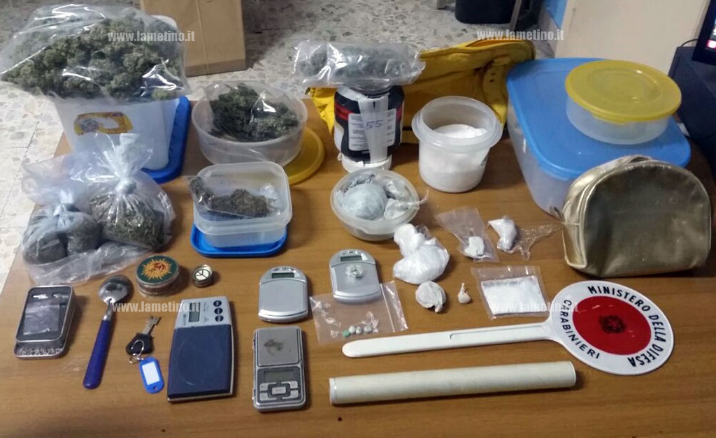 Lamezia: scoperto in appartamento “bazar della droga”, arrestato 22enne