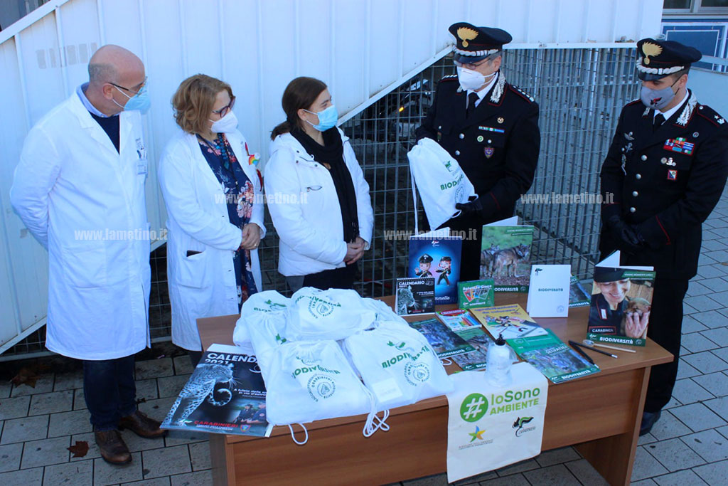 Lamezia, un giorno speciale per l'ospedale: vaccini ai sanitari e doni a piccoli pazienti di Pediatria con la "Befana della Biodiversità"