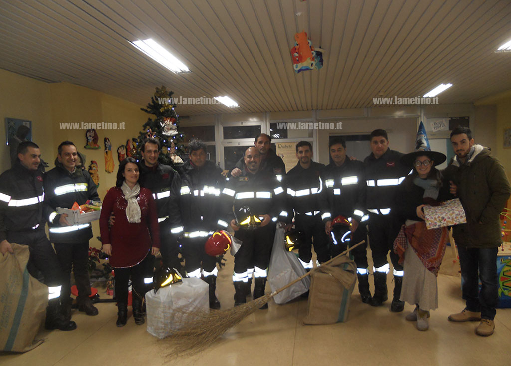 Lamezia: Epifania, vigili del fuoco portano doni ai bimbi del reparto di pediatria