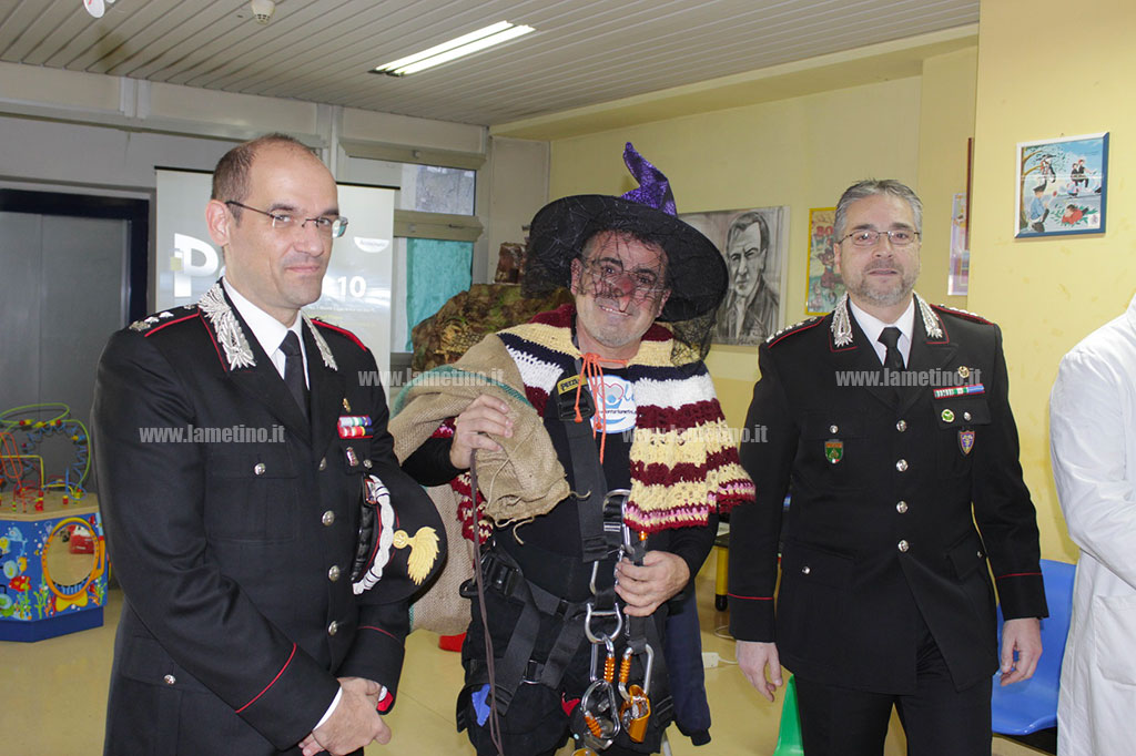 Lamezia: “La Befana della Biodiversità” fa visita ai piccoli pazienti di pediatria, l’iniziativa dei carabinieri in ospedale
