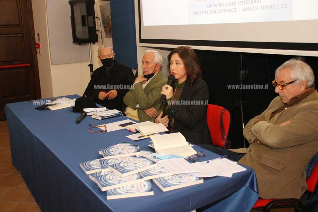 Lamezia, clientelismo e malasanità nel romanzo "Sotto la luce fredda" di Salvatore Belcastro presentato al Chiostro
