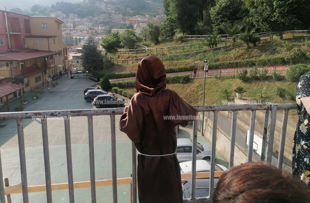 benedizione-18.15.55_d923c.jpg