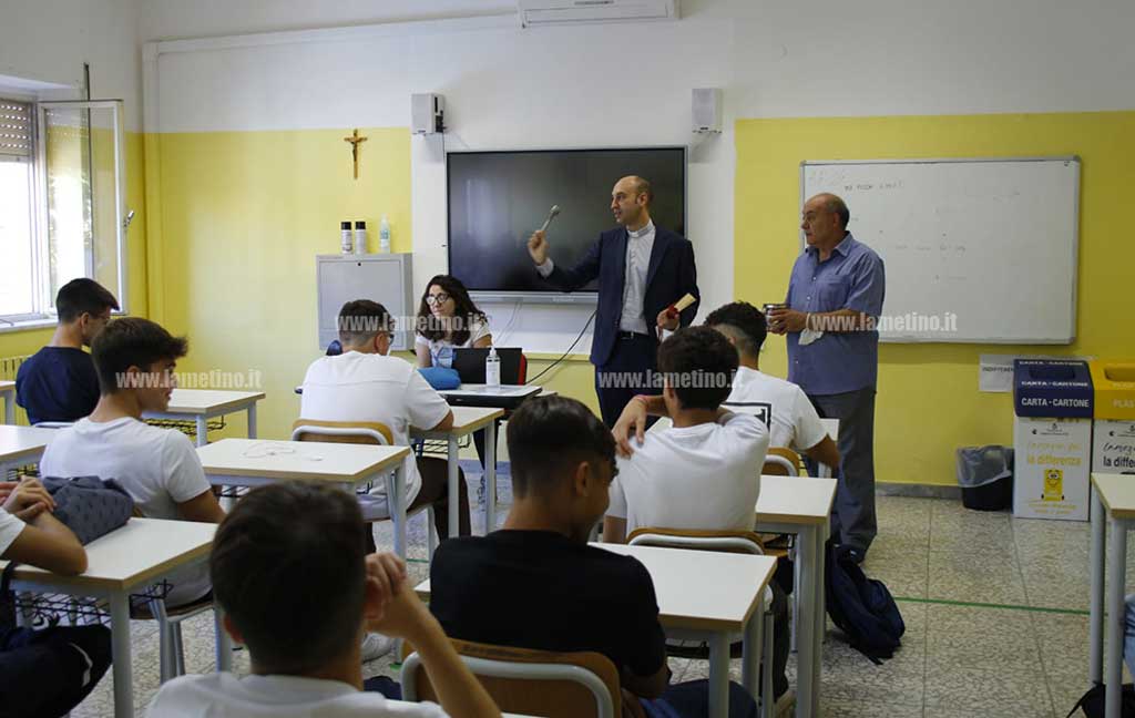 benedizione-aule-scuola-221e-5d1709b6f183_d6a08.jpg