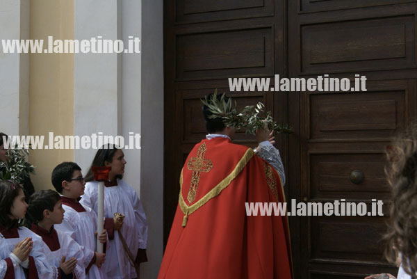 benedizione-palme-arrivo-chiesa-piazza-roma.jpg