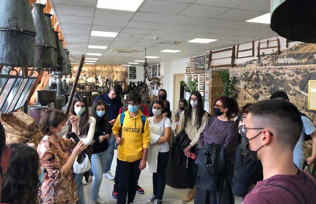 bergamottovisita-studenti_2a2d5.jpg