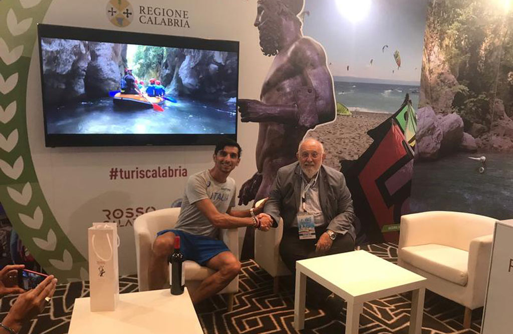 Il Capitano della marcia De Luca ospite dello spazio espositivo della Calabria a Berlino