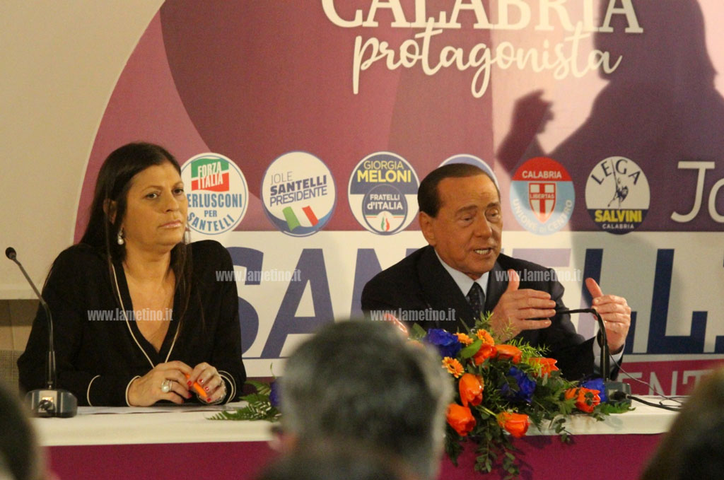 Regionali, Berlusconi a Lamezia per la Santelli: "Con noi può avvenire la rinascita" - VIDEO