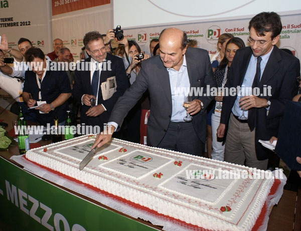 Lamezia: Aperta conferenza del Pd su Mezzogiorno, Bersani festeggiato