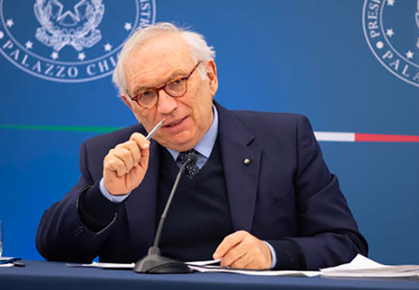 Presunte molestie in liceo a Castrolibero, ministro Bianchi: "Invieremo ispettori per ricostruire vicenda"