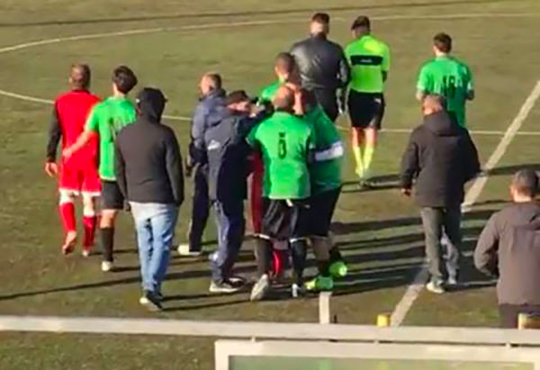 Terza categoria, giovane arbitro della gara Biancoverdi Lamezia - Vena aggredito da calciatori ospiti sul 6-1