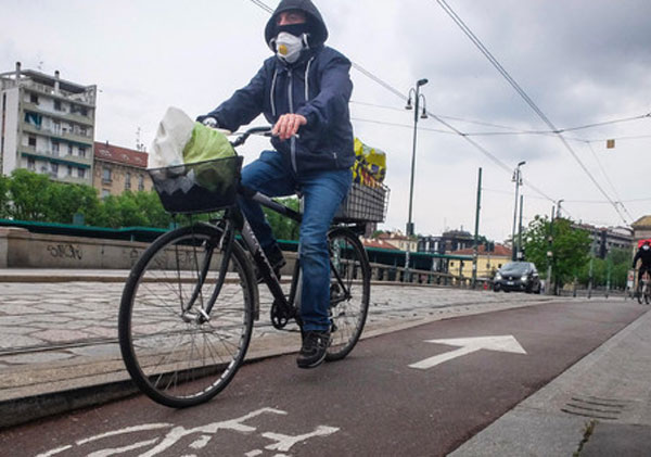 Coronavirus, da oggi riaprono negozi di biciclette, barche e servizi toelettature 