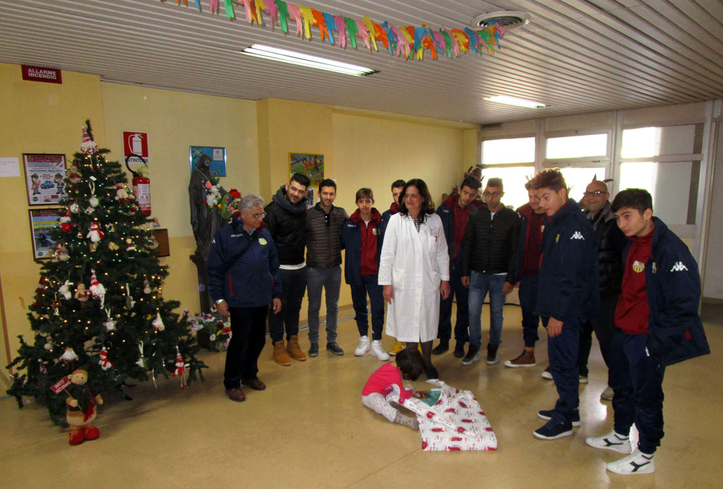 Lamezia, Polisportiva calcio dona biliardino a reparto di pediatria