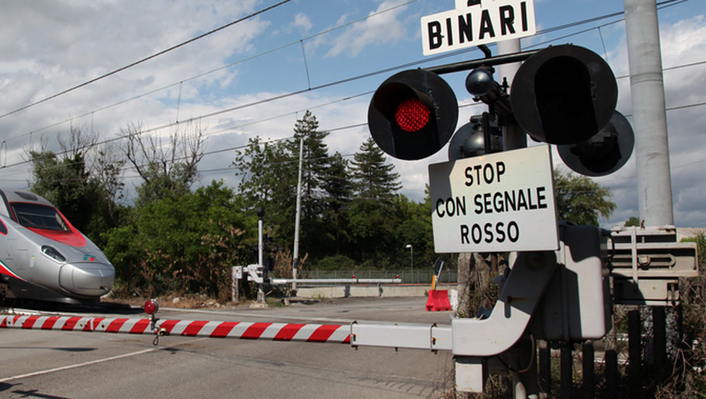 Incidente ferroviario in Calabria, Salvini: "500 milioni su sicurezza passaggi a livello"