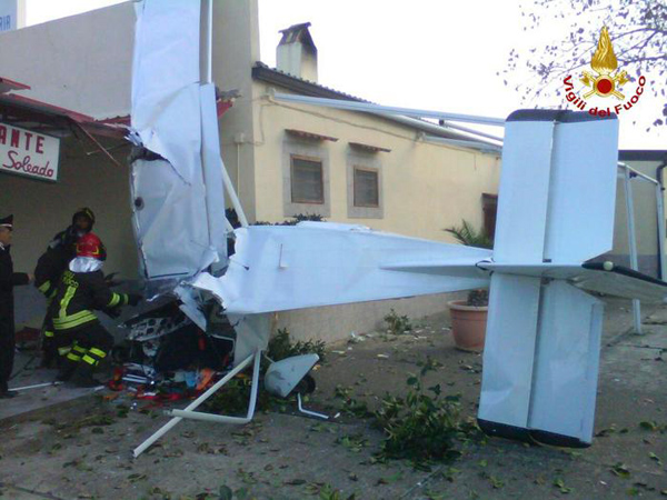 Calabria: Biposto precipita a Cirò, morto uno dei due feriti