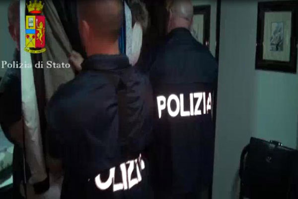 blitz-polizia-reggio3.jpg