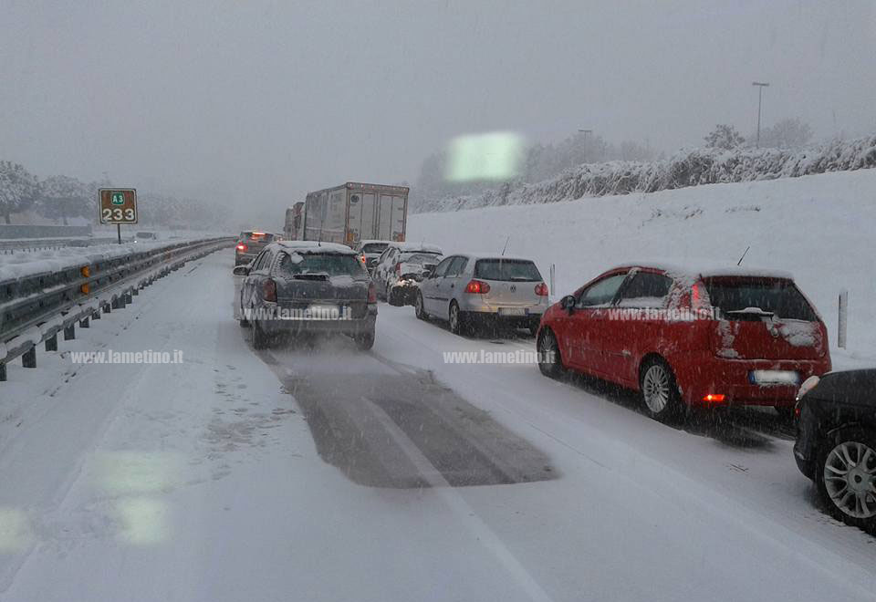 bloccati-sulla-autostrada-Cosenza-nord-sud.jpg