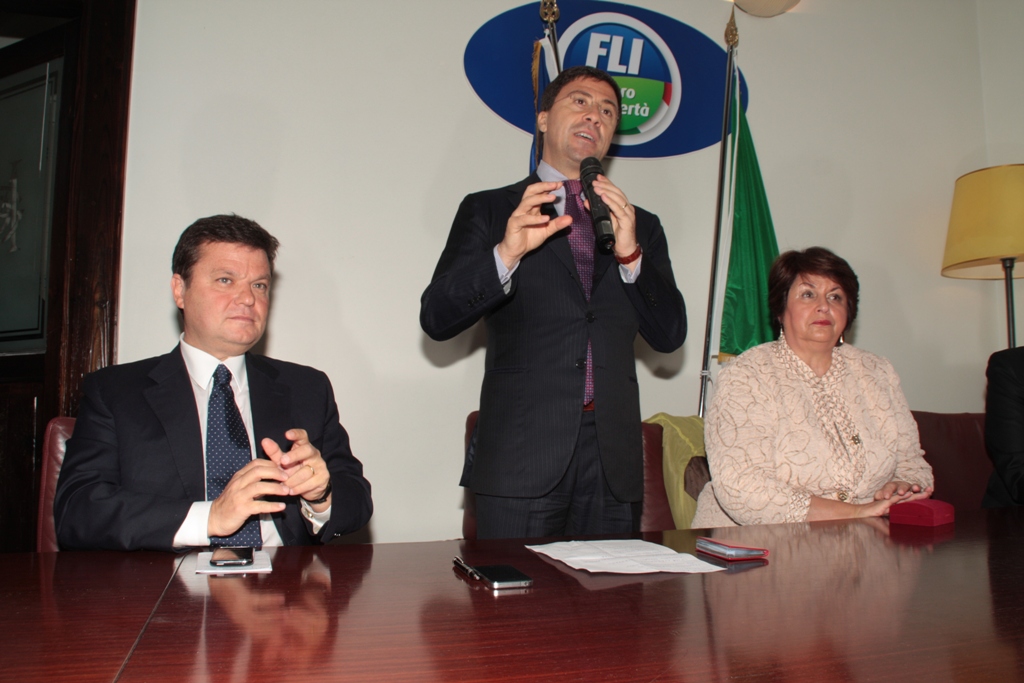 bocchino_inaguira_sede_fli_lamezia_bis