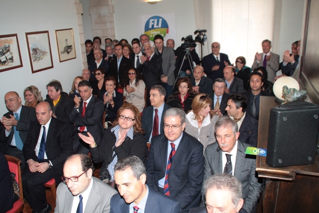 bocchino_inaugura_sede_fli_lamezia_ter