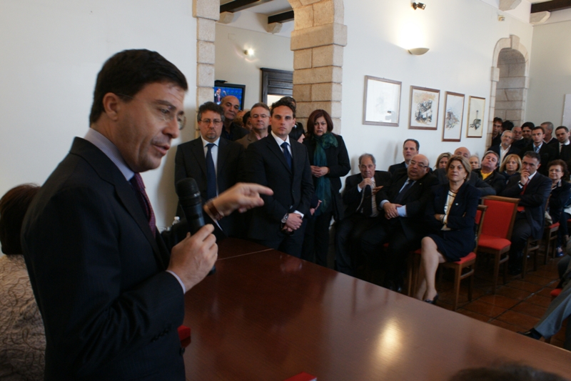 bocchino_sede_fli_lamezia