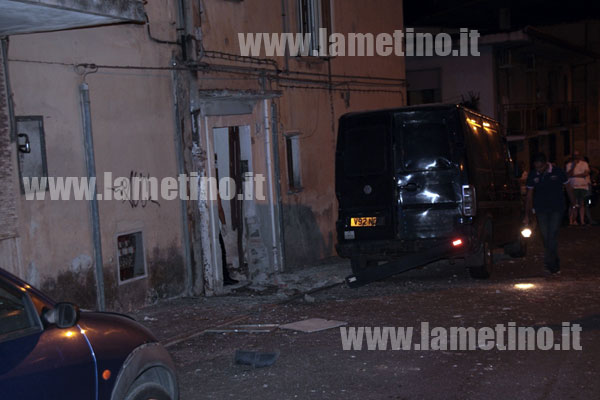 Lamezia: Ordigno esploso in via Toti, indagini in corso