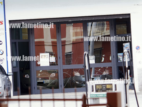 bomba-AUTOSALONE-VIA-S_MICELI-3.jpg