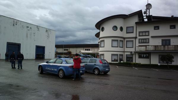 Calabria: Ordigno rudimentale sotto auto imprenditore a Gioia Tauro 