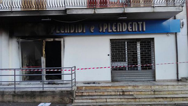 Bomba devasta negozio a Nicotera, Confindustria: "E' in atto una guerra"