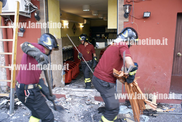bomba-pizzeria-9-sett-2012-vigili-fuoco-bis