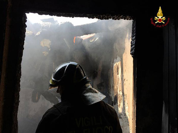 Scoppia bombola del gas in abitazione, ustionata donna a Piane Crati 