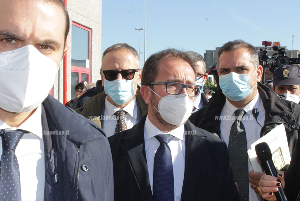 Lamezia, sopralluogo ministro Bonafede all’aula bunker: "Lo Stato in Calabria è presente"