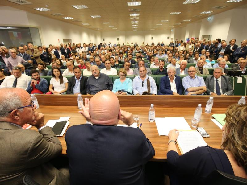 "La Calabria dei borghi", Oliverio incontra i Sindaci