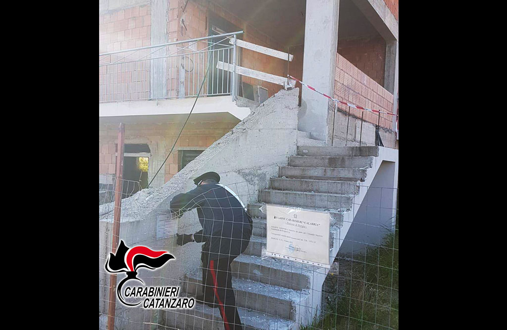 Abusivismo edilizio a Borgia, denunciato imprenditore e sequestrata una villetta