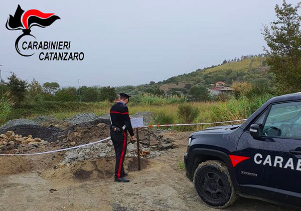 Inerti da edilizia in terreno demaniale, sequestrata area e una denuncia a San Floro