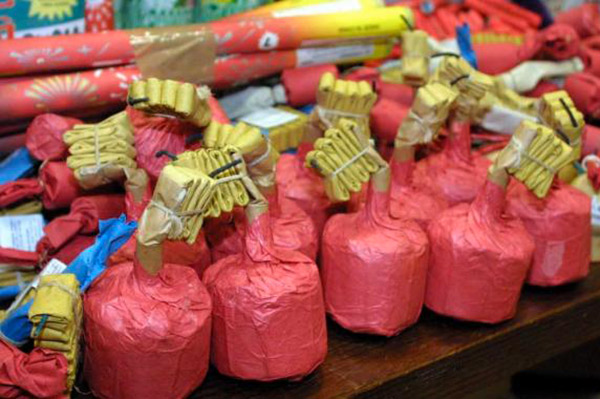 Sequestrati 2 quintali fuochi pirotecnici illegali, due denunce nel cosentino