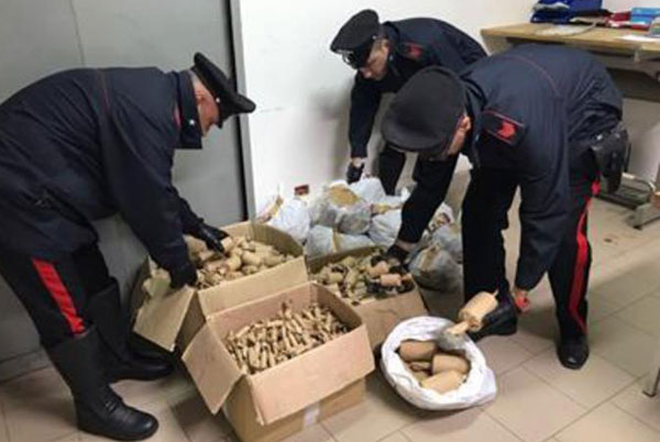 Sorpreso con 96 kg di materiale pirotecnico in auto, una denuncia nel vibonese