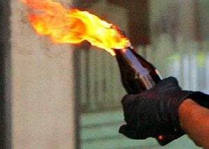 Bottiglia incendiaria contro studio legale nel reggino, ingenti danni