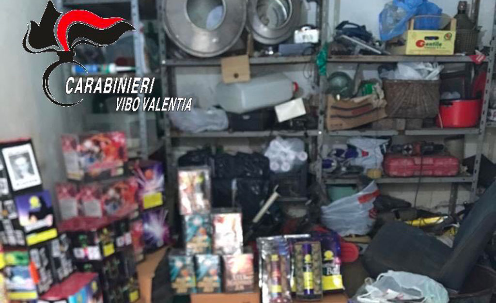 Rinvenuti 70 chili di fuochi pirotecnici illegali in abitazione a Soriano Calabro, 2 denunce